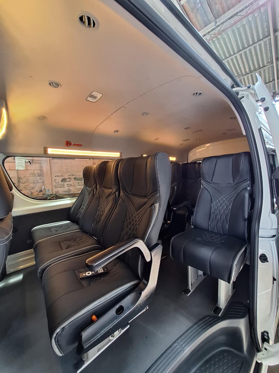 Captain seat individual Hiace Premio Luxury